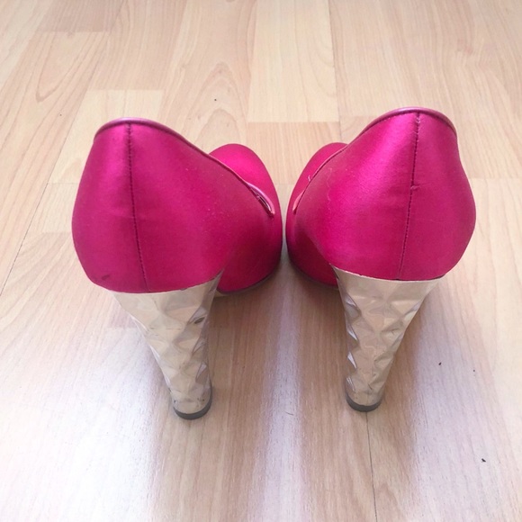 BCBGirls Debra hot pink satin pumps sz 5.5 - Picture 4 of 10